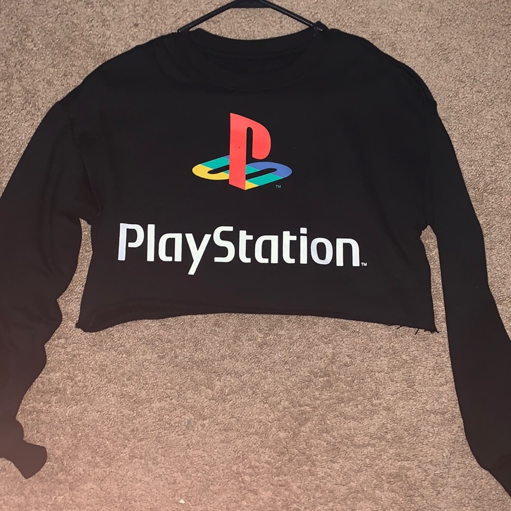 Black long sleeve crop top shirt